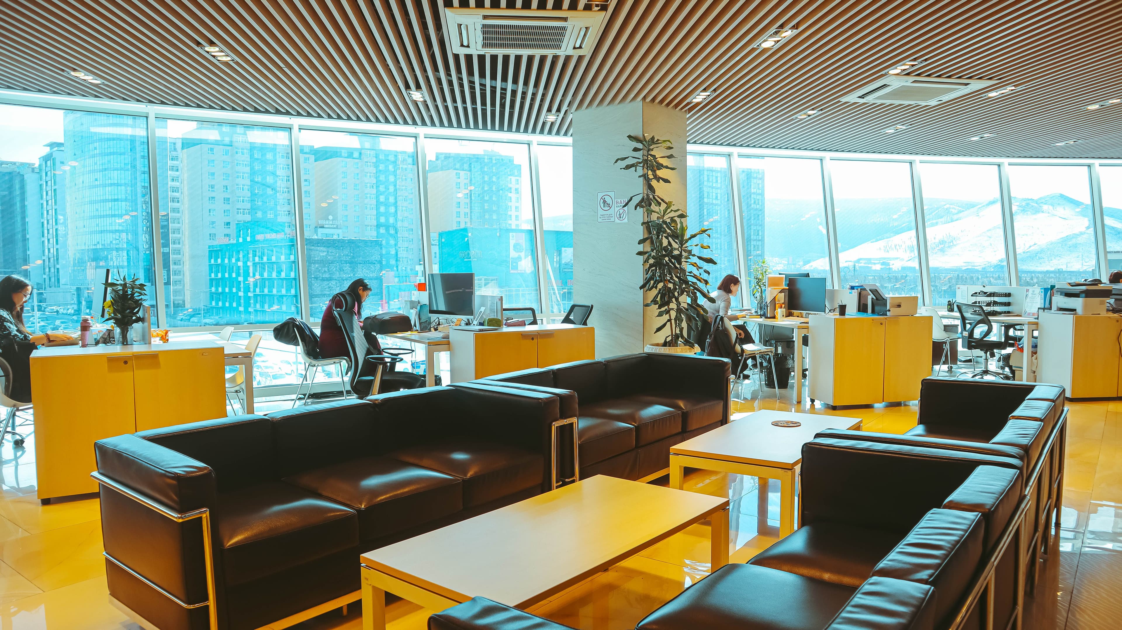 Энгийн ширээ